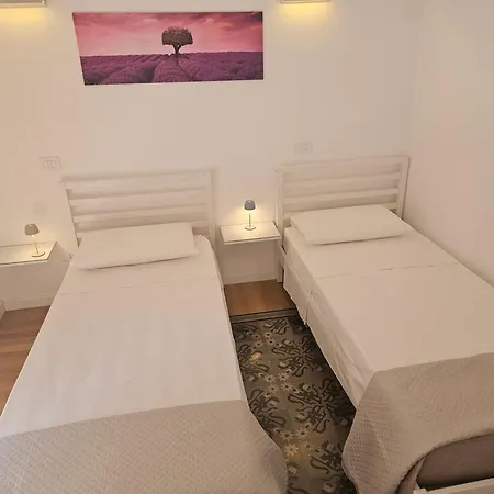 Apartment Tapis *